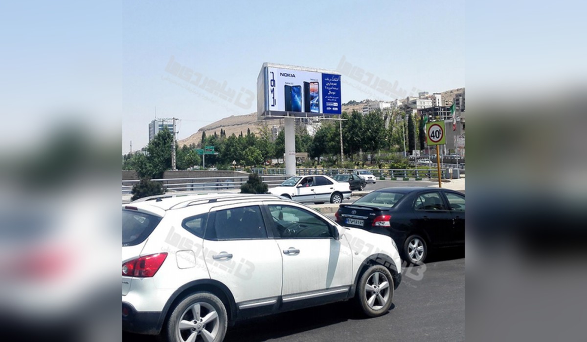 بیلبورد سه وجهی گردان تقاطع چمران - مطهری