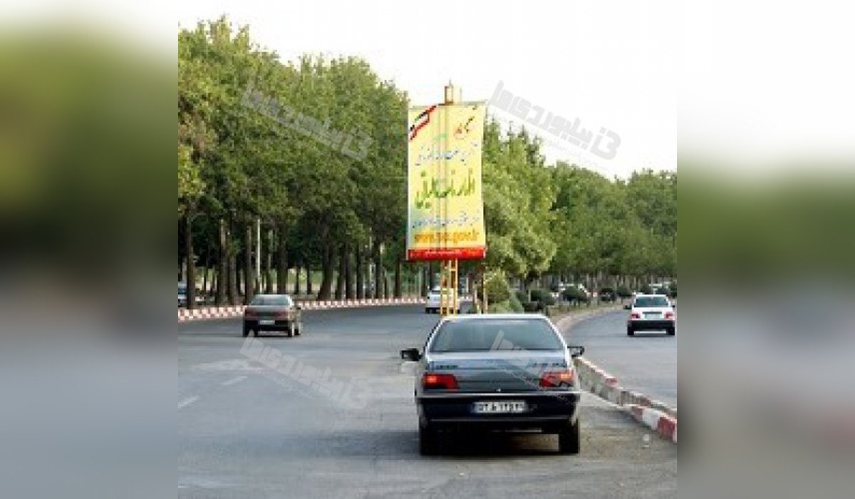 استرابورد فک متحرک جلو هتل شادی